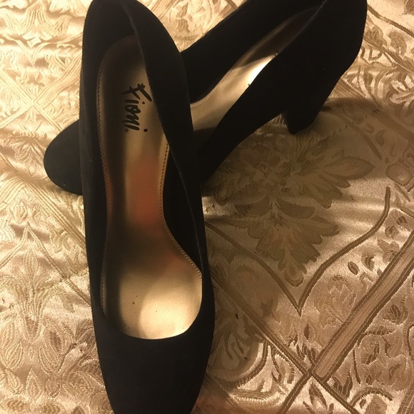 Heels - Picture 2 of 4